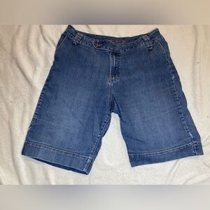 Zena denim women’s blue jeans shorts size 16